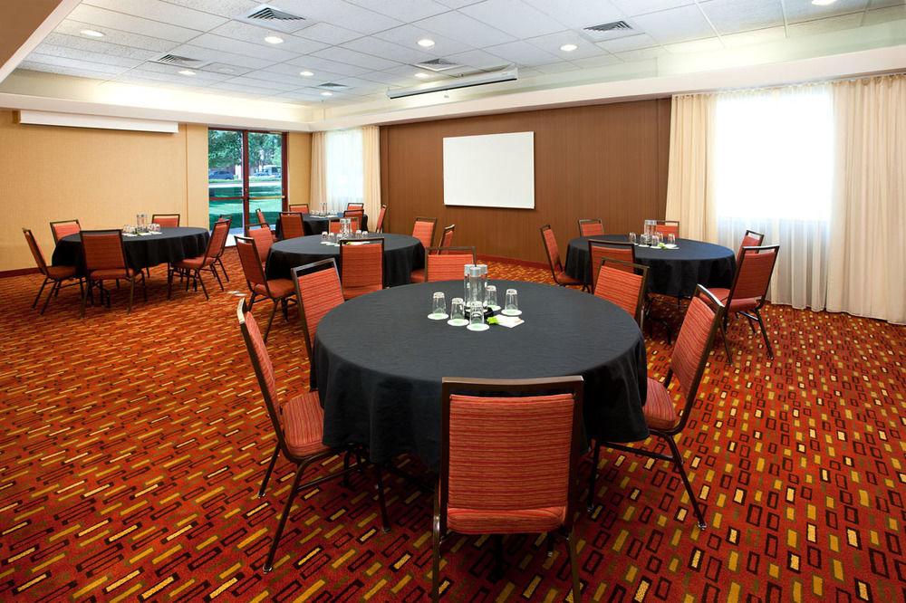 Courtyard By Marriott Denver Airport Hotel Exterior photo