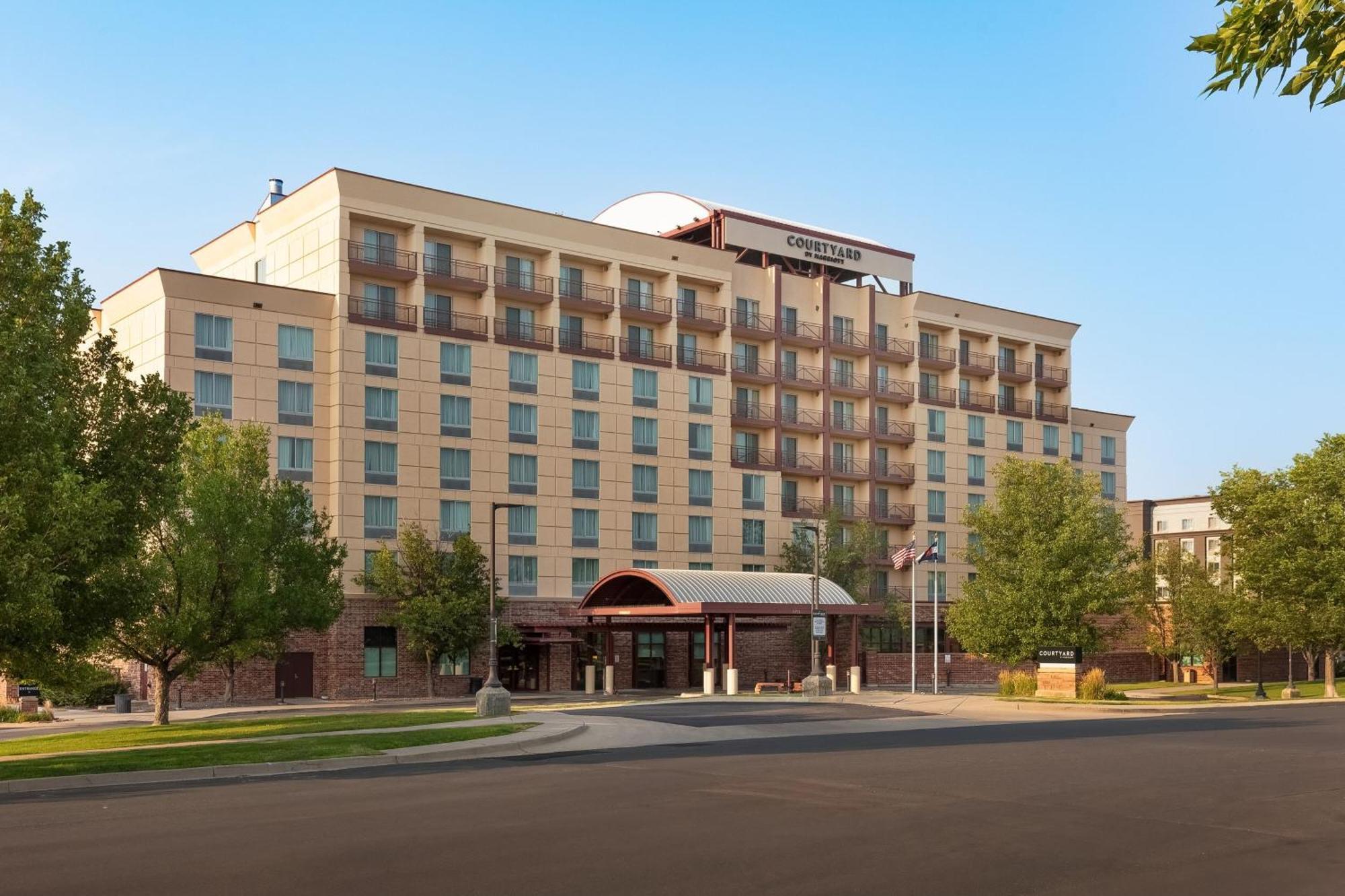 Courtyard By Marriott Denver Airport Hotel Exterior photo